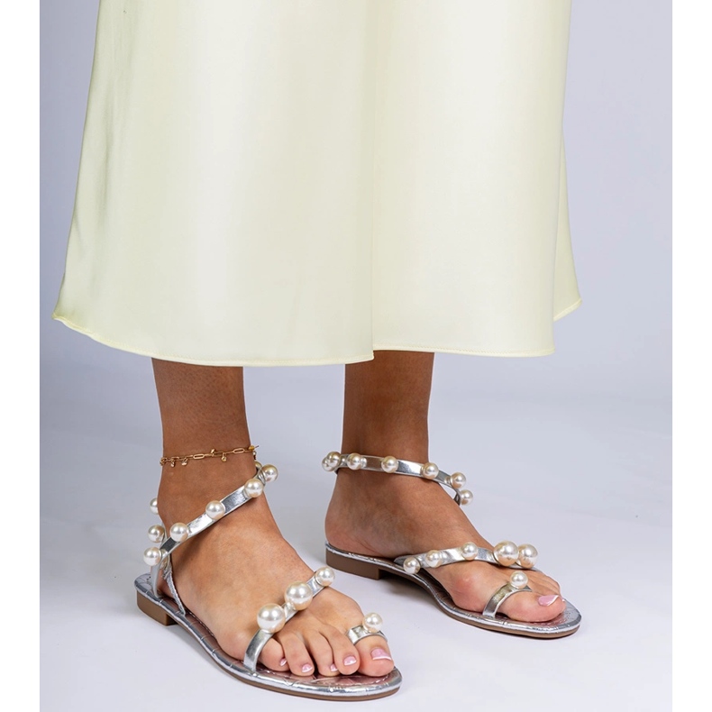 Sandalias de mujer plateadas decoradas con perlas plata 1