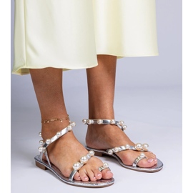 Sandalias de mujer plateadas decoradas con perlas plata 3