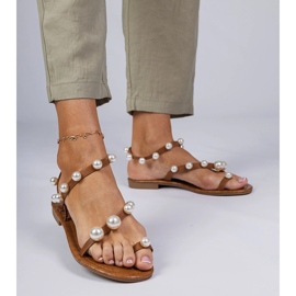Sandalias de mujer marrones decoradas con perlas marrón 1