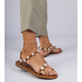 Sandalias de mujer marrones decoradas con perlas marrón 2