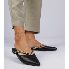 Flip Black Elegant Flip decorados con una cadena negro 1