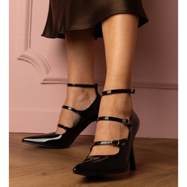 Bombas negras barnizadas en un pasador con hebillas negro 1