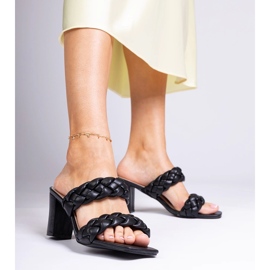 Tacones altos negros 1