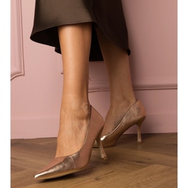 Bombas clásicas de champán en un alfiler ecológico dorado 2 Bombas clásicas de champán en un alfiler ecológico dorado 2