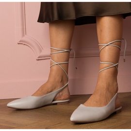 Tacones planos grises hechos de eco -sather 1