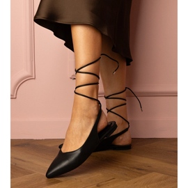 Tacones planos negros hechos de eco -sather 1
