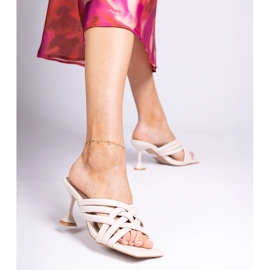 Elegantes sandalias beige de tacón de Bourget 2