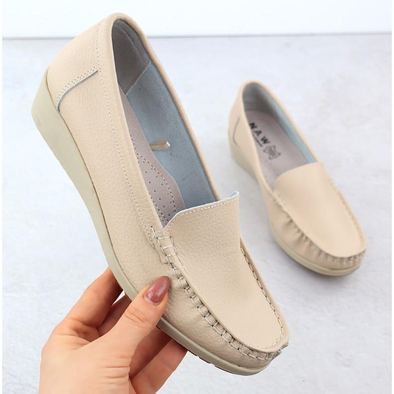 Mocasines de cuero para mujeres en la elevación beige sabatina jhy03 1