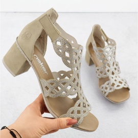 Tacones altos de las mujeres en Rieker 64773-61 Sandalias beige 1