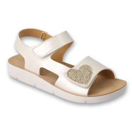 Sandalias infantil befado con aplicación de piel 068Y007 blanco con corazón 1