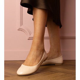 Bailarinas lacadas beige 1