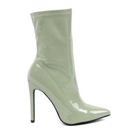 Botines de mujer con tacón fabricados en charol verde 2