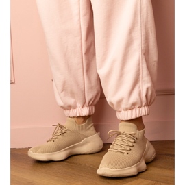 Beige Sports Sneakers con una parte superior de calcetines 1 Beige Sports Sneakers con una parte superior de calcetines 1