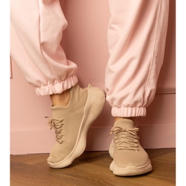 Beige Sports Sneakers con una parte superior de calcetines 2 Beige Sports Sneakers con una parte superior de calcetines 2