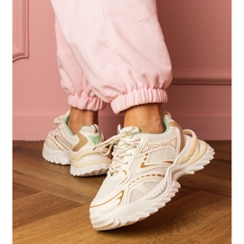 Beige Sports Sneakers en una suela gruesa 2