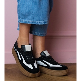 Zapatillas de deporte negras en una suela gruesa negro 3