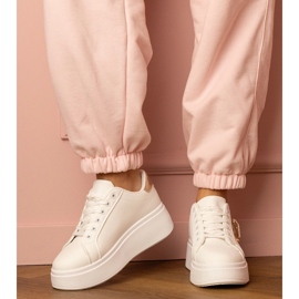 Zapatillas blancas con un corazón dorado y alfiladores de circón blanco 1