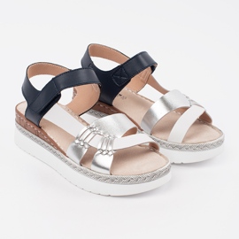 Goodin Sandalias azules blancas y azul marino en una plataforma con una decoración metálica blanco 1