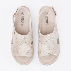 Goodin Sandalias planas con hebilla de topo beige 1
