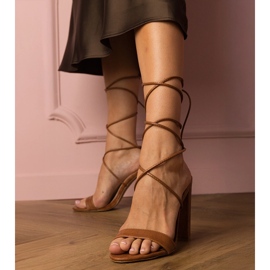 Sandalias con cordones marrones de Aceline marrón 2