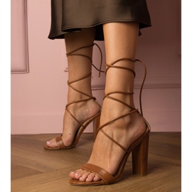 Sandalias con cordones marrones de Aceline marrón 4