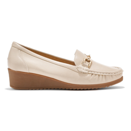 Mocasines de mujer beige con hebilla. 3