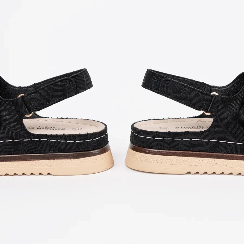 Goodin Sandalias negras con elementos dorados negro 2