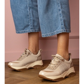 Zapatillas deportivas de mujer beige. 1