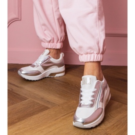Zapatillas blancas con circones y una inserción metálica blanco 1