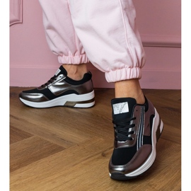 Zapatillas negras con circones y una inserción metálica negro 3