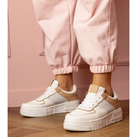 Zapatillas deportivas blancas y beige en platfotm 1