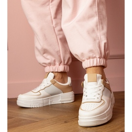 Zapatillas deportivas blancas y beige en platfotm 2
