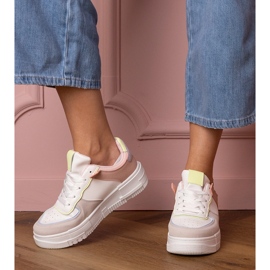 Zapatillas deportivas blancas y grises en platfotm 1