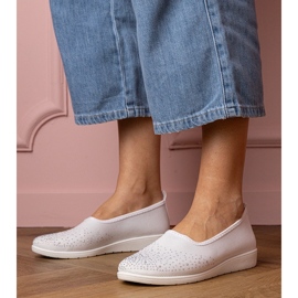 Zapatillas de deporte para mujeres blancas con circones blanco 1 Zapatillas de deporte para mujeres blancas con circones blanco 1
