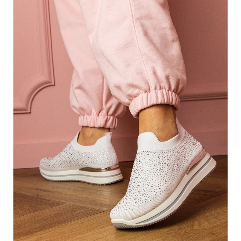 Zapatillas de deporte para mujeres blancas en la plataforma con circones blanco 1