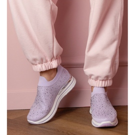 Zapatillas de zapatillas moradas en la plataforma con circones violeta 1 Zapatillas de zapatillas moradas en la plataforma con circones violeta 1