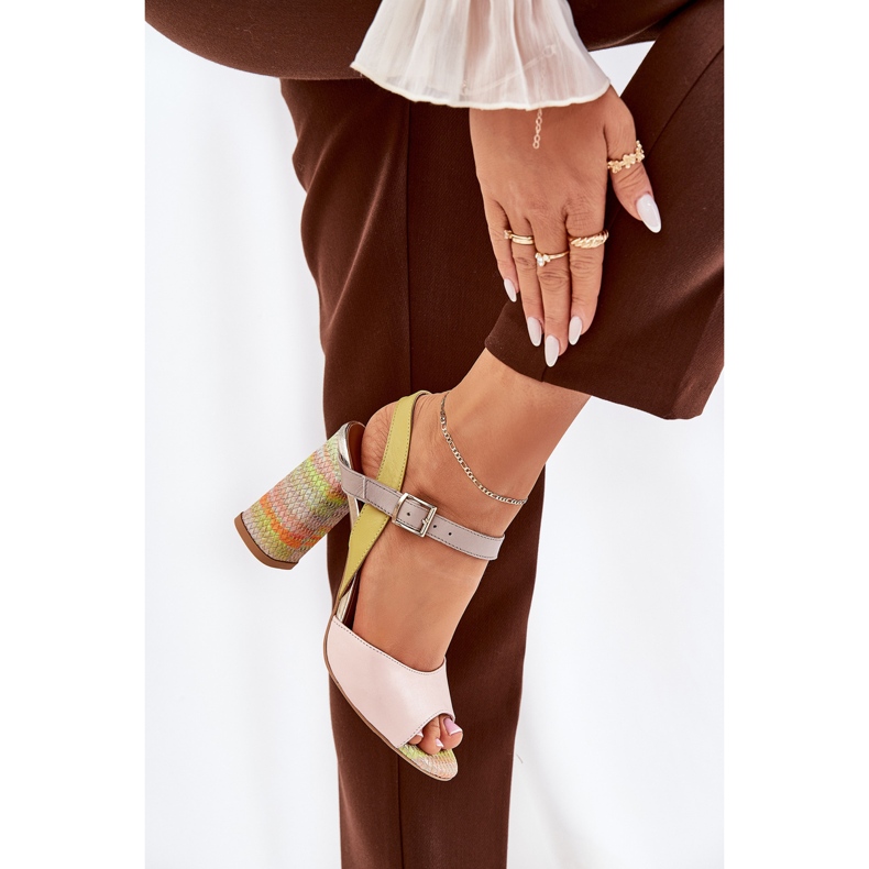 Sandalias elegantes de cuero en la publicación multicolor de Laura Messi 2136 beige 2