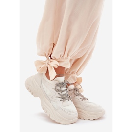 Zapatillas de deporte para mujeres en una plataforma decorativa beige lace 1