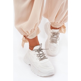 Zapatillas de deporte para mujeres en una plataforma decorativa de cordones blancos 5