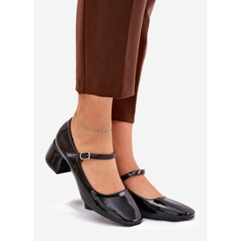 Bombas pintadas con cinturón y hebilla de negro 1 Bombas pintadas con cinturón y hebilla de negro 1