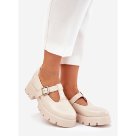 Zapatos de mujer con hebilla en la plataforma y tacones planos beige 1 Zapatos de mujer con hebilla en la plataforma y tacones planos beige 1
