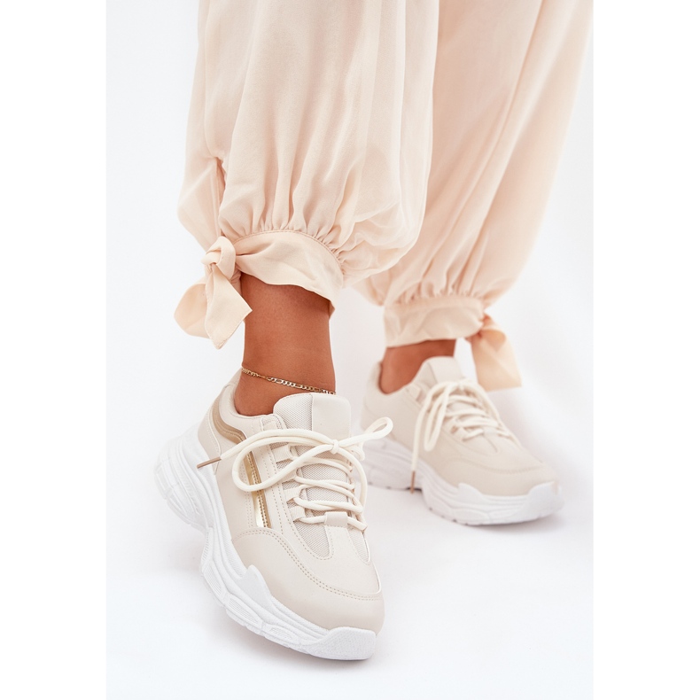 Zapatillas deportivas para mujeres con zapatillas en una suela beige gruesa 2