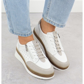 Zapatos de cuero para mujeres para cuñas blancas T.Sokolski W25-202 blanco 6