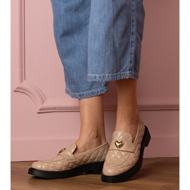 Mocasines acolchados beige decorados con corazón 1 Mocasines acolchados beige decorados con corazón 1