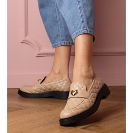 Mocasines acolchados beige decorados con corazón 2