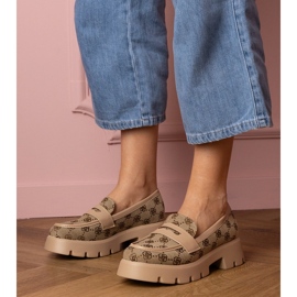 Mocasines marrones de las mujeres con bordados marrón 1