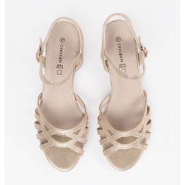 Goodin Sandalias de oro con un inserto de cuero dorado 1