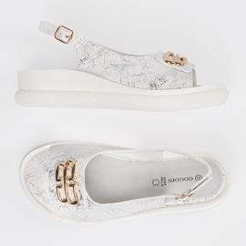 Goodin Sandalias planas blancas con un adorno blanco 2
