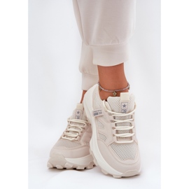 Evento Zapatillas deportivas de zapatillas femeninas en una suela beige gruesa 3