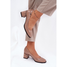 Bombas barnizadas de cuero en el pilar de beige Vinceza 91130 3